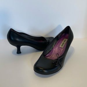 Steve Madden Black Pumps with Purple Insole